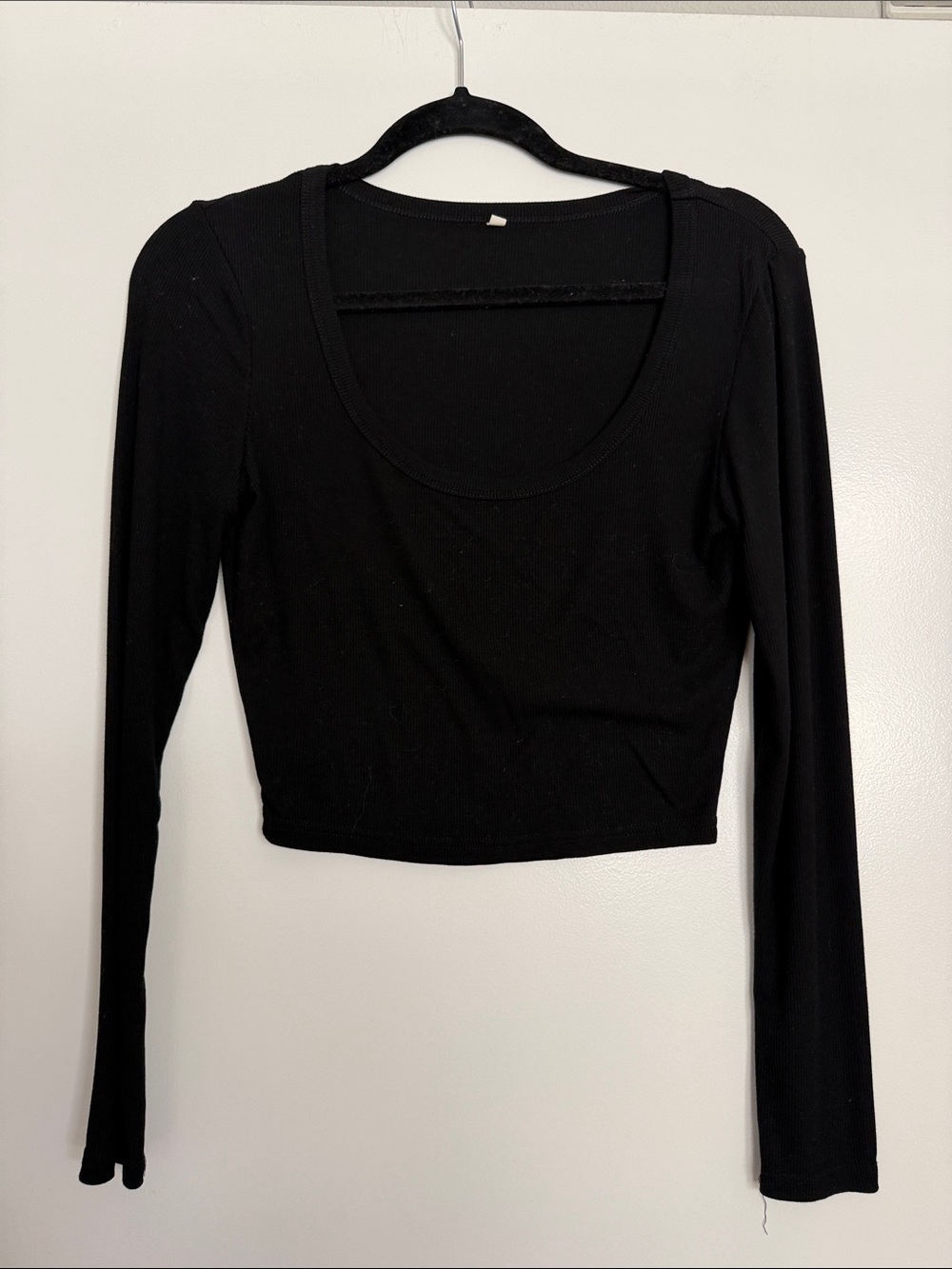 Black Long Sleeve Scoop Crop Top M